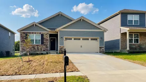 8103 Cedar Meadows Ln, Louisville, KY 40229