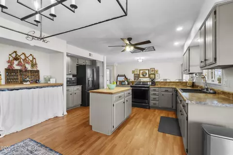 Kitchen - 2421 Pendleton Rd, Pendleton, KY 40055 photo 3 of 5