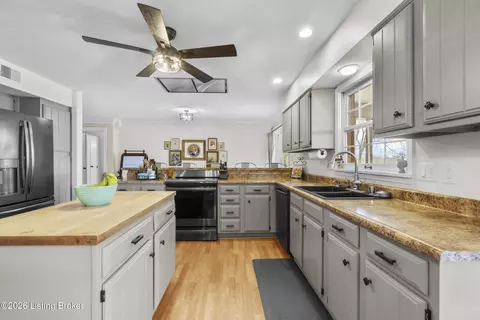 Kitchen - 2421 Pendleton Rd, Pendleton, KY 40055 photo 2 of 5