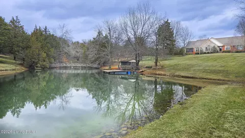 5605 Chenoweth Run Rd, Louisville, KY 40299
