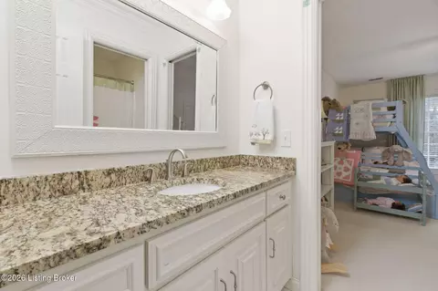 Bath - 7307 Edgemore Pl, Prospect, KY 40059 photo 5 of 11