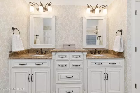 Bath - 7307 Edgemore Pl, Prospect, KY 40059 photo 9 of 11