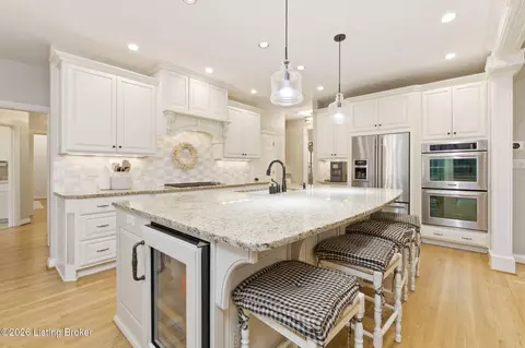 Kitchen - 7307 Edgemore Pl, Prospect, KY 40059 photo 3 of 5