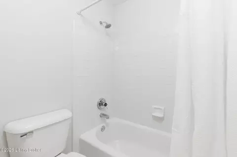 Bath - 7307 Edgemore Pl, Prospect, KY 40059 photo 3 of 11
