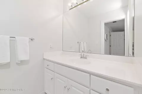 Bath - 7307 Edgemore Pl, Prospect, KY 40059 photo 2 of 11