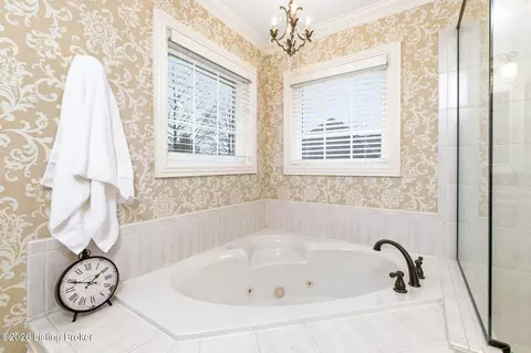 Bath - 7307 Edgemore Pl, Prospect, KY 40059 photo 7 of 11