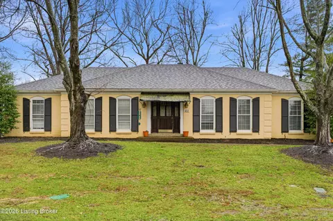 412 Lochinvar Pl, Douglass Hills, KY 40243