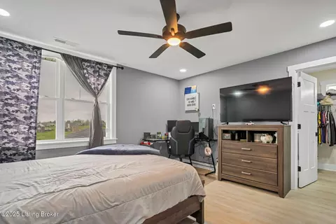 Bedroom - 254 Graves Dr, Smithfield, KY 40068 photo 6 of 12