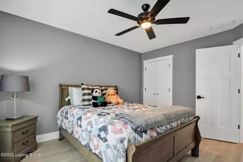 Bedroom - 254 Graves Dr, Smithfield, KY 40068 photo 9 of 12
