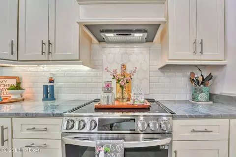 Kitchen - 254 Graves Dr, Smithfield, KY 40068 photo 5 of 11