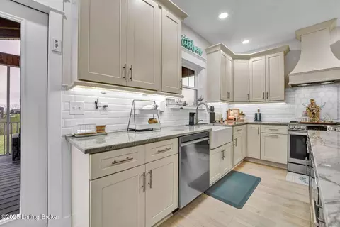 Kitchen - 254 Graves Dr, Smithfield, KY 40068 photo 2 of 11
