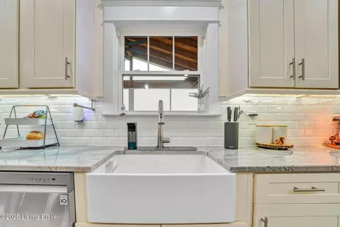 Kitchen - 254 Graves Dr, Smithfield, KY 40068 photo 4 of 11