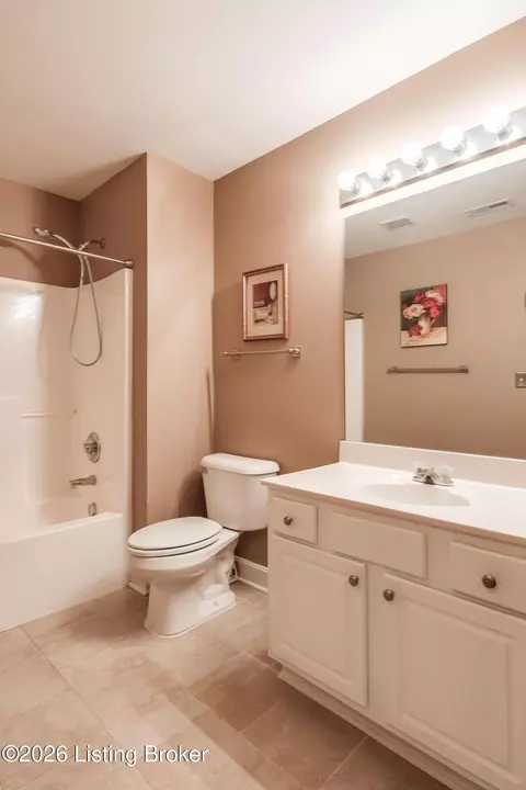 Bath - 306 Cornell Ave, Mount Washington, KY 40047 photo 3 of 5
