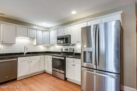 Kitchen - 306 Cornell Ave, Mount Washington, KY 40047 photo 2 of 4