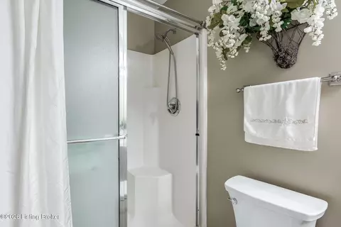 Bath - 306 Cornell Ave, Mount Washington, KY 40047 photo 2 of 5