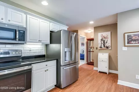 Entry Way - 306 Cornell Ave, Mount Washington, KY 40047 photo 3 of 3