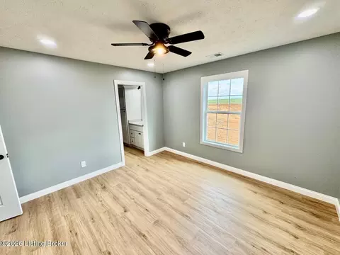Bedroom - 1498 Old Perryville Loop, Springfield, KY 40069 photo 4 of 6