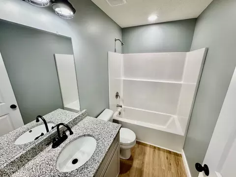 Bath - 1498 Old Perryville Loop, Springfield, KY 40069 photo 2 of 2