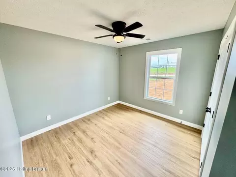 Bedroom - 1498 Old Perryville Loop, Springfield, KY 40069 photo 5 of 6