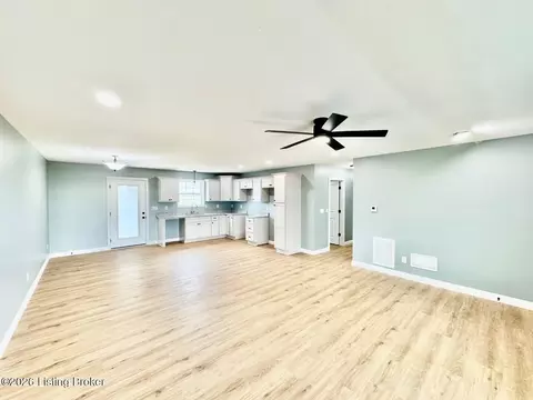 Living - 1498 Old Perryville Loop, Springfield, KY 40069 photo 2 of 4
