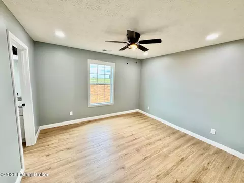 Bedroom - 1498 Old Perryville Loop, Springfield, KY 40069 photo 3 of 6