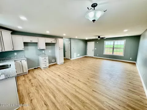 Living - 1498 Old Perryville Loop, Springfield, KY 40069 photo 3 of 4
