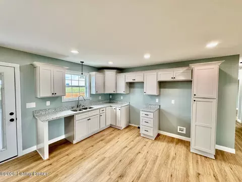 Kitchen - 1498 Old Perryville Loop, Springfield, KY 40069 photo 1 of 1