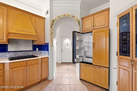 Entry Way - 6205 River Rd, Prospect, KY 40059 photo 4 of 16