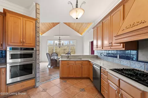 Kitchen - 6205 River Rd, Prospect, KY 40059 photo 3 of 9