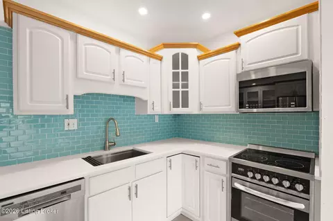 Kitchen - 6205 River Rd, Prospect, KY 40059 photo 8 of 9