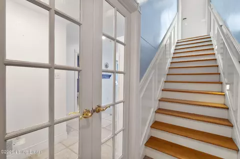 Entry Way - 6205 River Rd, Prospect, KY 40059 photo 11 of 16