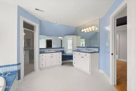 Bath - 6205 River Rd, Prospect, KY 40059 photo 7 of 10