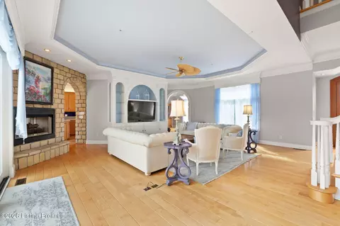 Living - 6205 River Rd, Prospect, KY 40059 photo 3 of 4