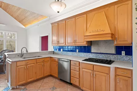 Kitchen - 6205 River Rd, Prospect, KY 40059 photo 4 of 9