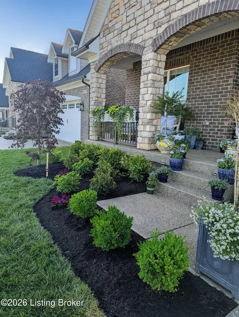 Exterior - 5709 Ruby Falls Dr, Prospect, KY 40059 photo 3 of 12