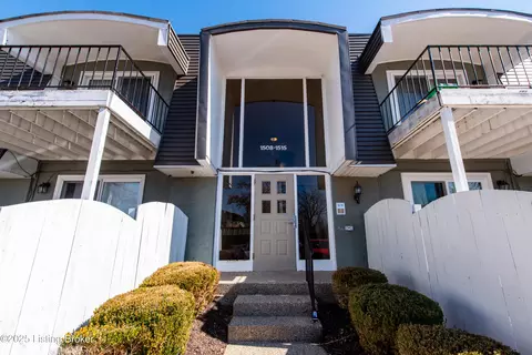 1515 La Fontenay Ct, Louisville, KY 40223