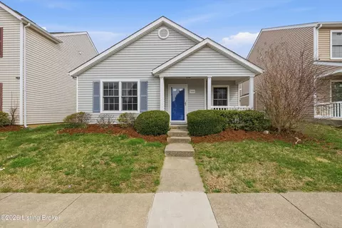7009 Black Mountain Dr, Louisville, KY 40228