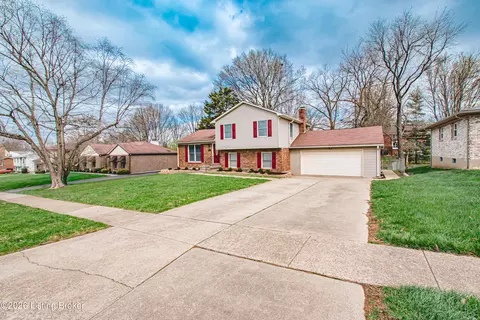 3204 Summerfield Dr, Louisville, KY 40220