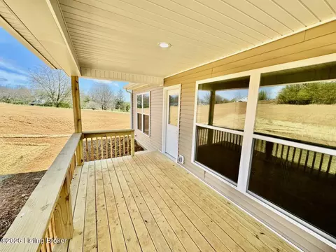 Exterior - 140 Brookside Dr, Springfield, KY 40069 photo 3 of 8