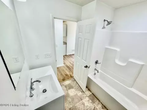 Bath - 140 Brookside Dr, Springfield, KY 40069 photo 5 of 5