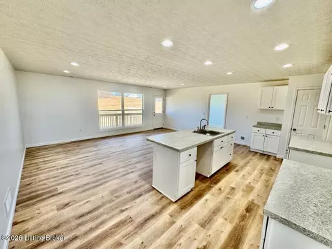 Living - 140 Brookside Dr, Springfield, KY 40069 photo 5 of 7