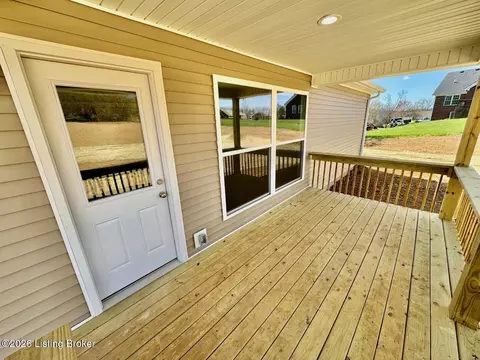 Exterior - 140 Brookside Dr, Springfield, KY 40069 photo 4 of 8