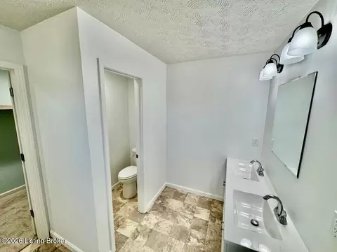 Bath - 140 Brookside Dr, Springfield, KY 40069 photo 1 of 5