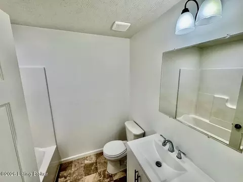 Bath - 140 Brookside Dr, Springfield, KY 40069 photo 4 of 5