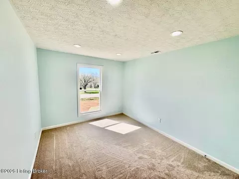 Bedroom - 140 Brookside Dr, Springfield, KY 40069 photo 4 of 7