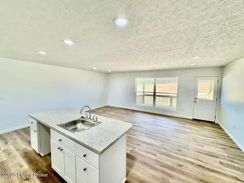 Living - 140 Brookside Dr, Springfield, KY 40069 photo 4 of 7