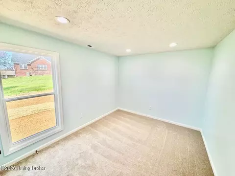 Bedroom - 140 Brookside Dr, Springfield, KY 40069 photo 6 of 7