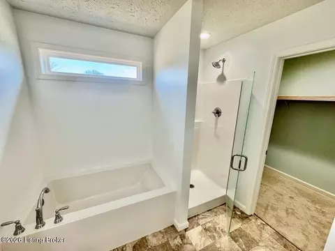 Bath - 140 Brookside Dr, Springfield, KY 40069 photo 3 of 5