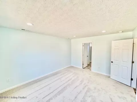 Bedroom - 140 Brookside Dr, Springfield, KY 40069 photo 2 of 7