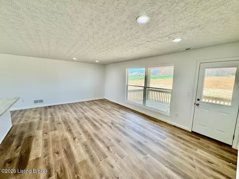 Living - 140 Brookside Dr, Springfield, KY 40069 photo 1 of 7